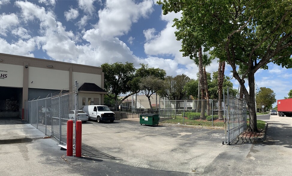 2001-2063 NW 79th Ave, Doral, FL for lease - Building Photo - Image 3 of 4
