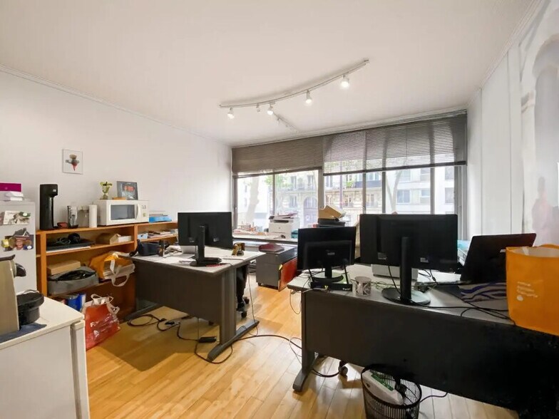 Retail in Paris for lease - Building Photo - Image 3 of 9