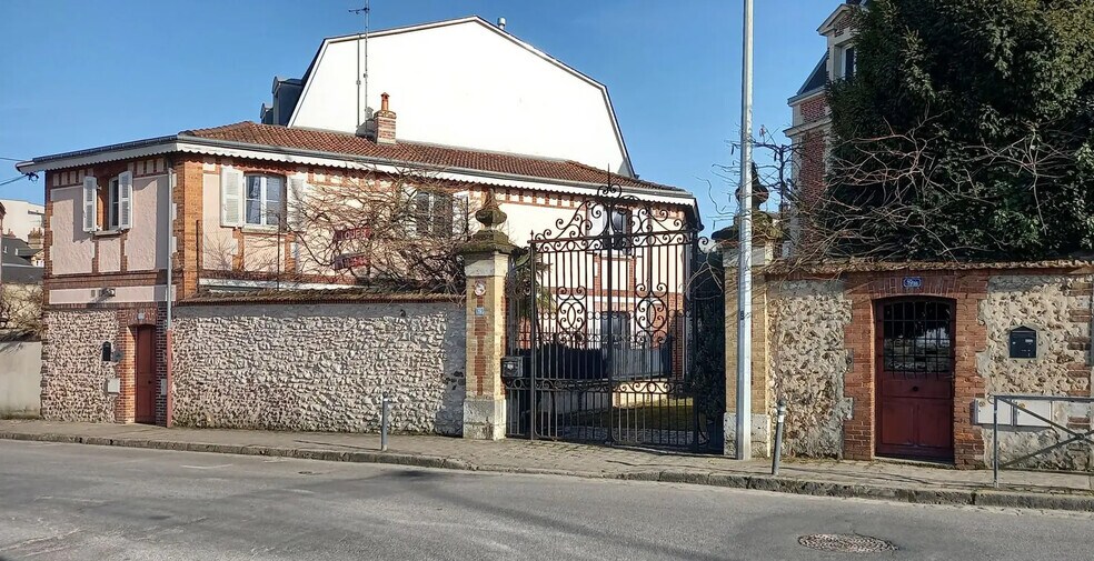 17 Rue Chauveau-Lagarde, Chartres for lease - Building Photo - Image 2 of 7