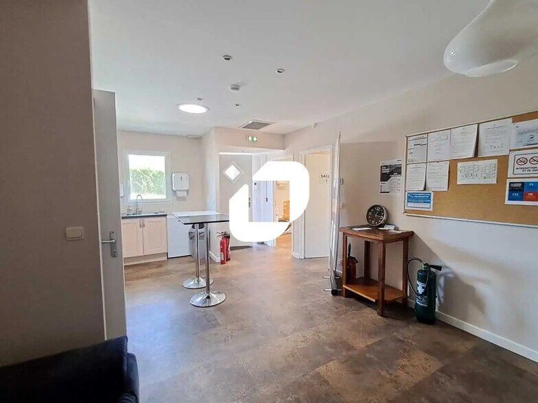 Retail in Artigues-près-Bordeaux for lease - Interior Photo - Image 3 of 8