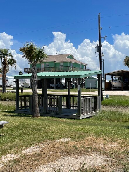1204 Monkhouse, Crystal Beach, TX for sale - Building Photo - Image 2 of 9