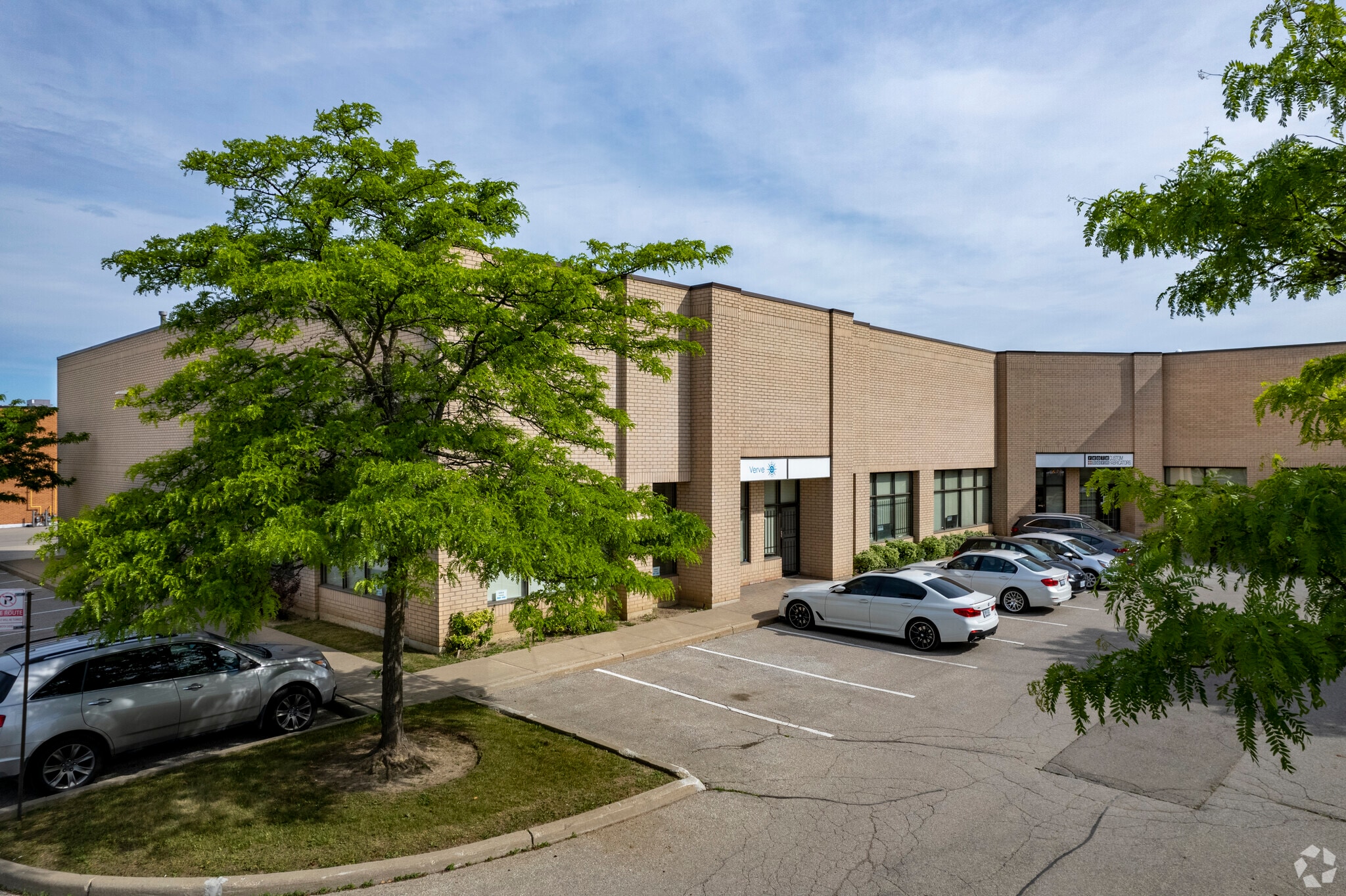 4055 Sladeview Cres, Mississauga, ON for lease Primary Photo- Image 1 of 5