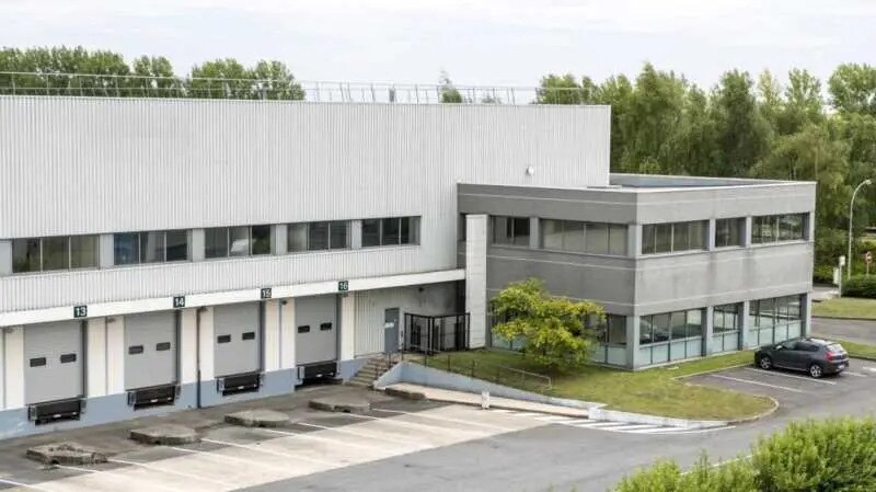 Industrial in Compans for lease - Building Photo - Image 2 of 17