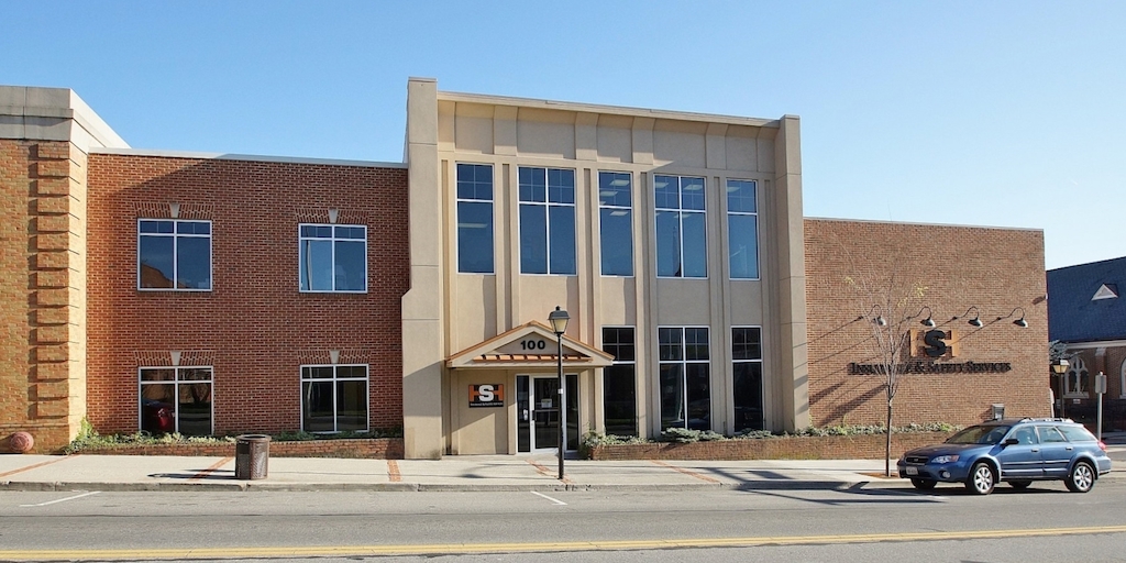 100 E Main St, Salem, VA for sale Primary Photo- Image 1 of 1