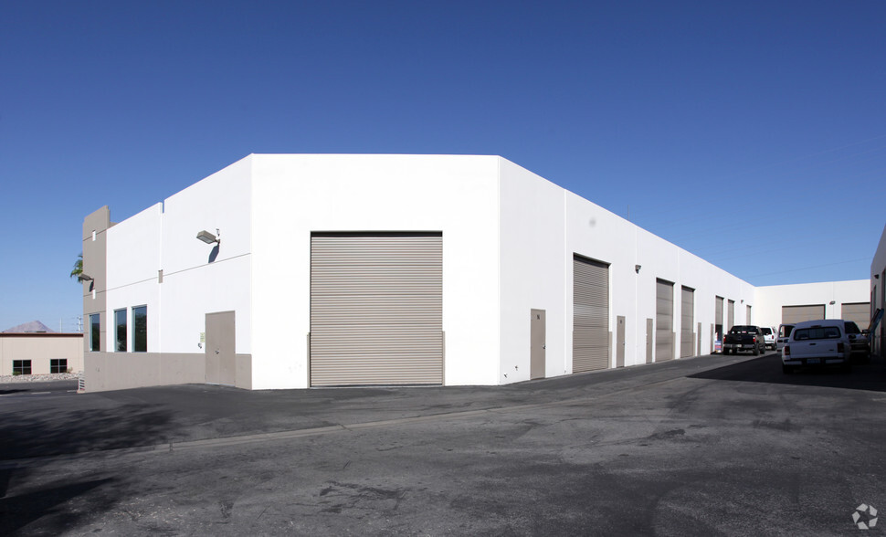 149 N Gibson Rd, Henderson, NV for lease - Building Photo - Image 2 of 3