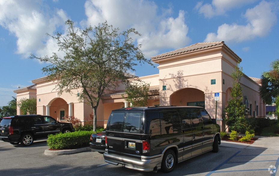 2233 N Commerce Pky, Weston, FL for lease - Building Photo - Image 2 of 27