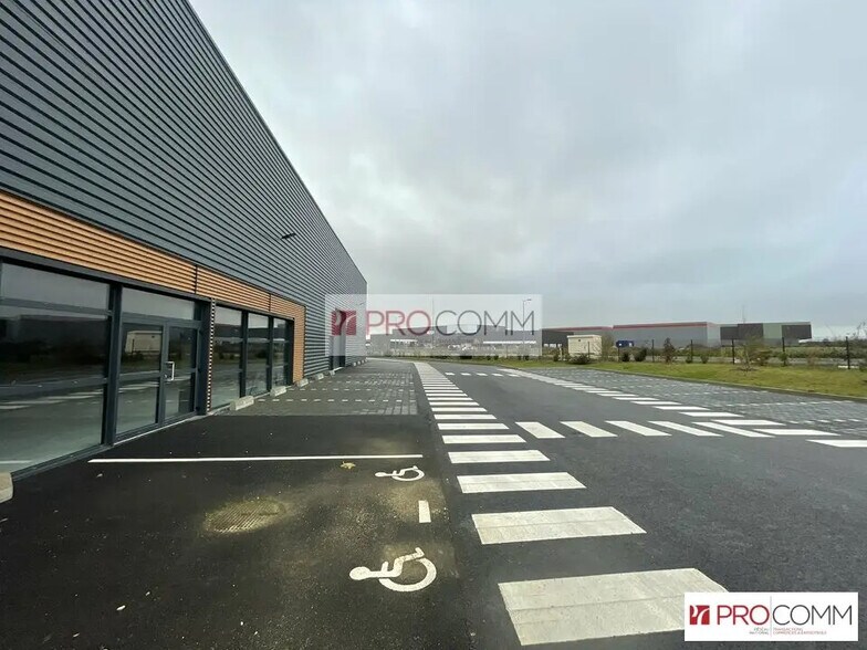 Industrial in Mainvilliers for lease - Building Photo - Image 3 of 3