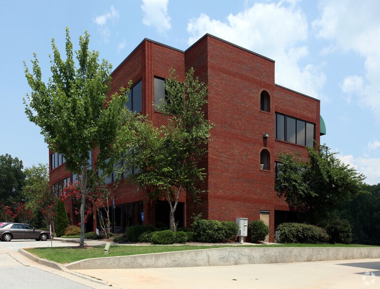 825 Fairways Ct, Stockbridge, GA for lease - Building Photo - Image 2 of 5