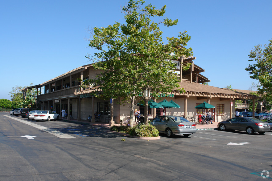 3202-3368 Governor Dr, San Diego, CA for lease - Building Photo - Image 1 of 2