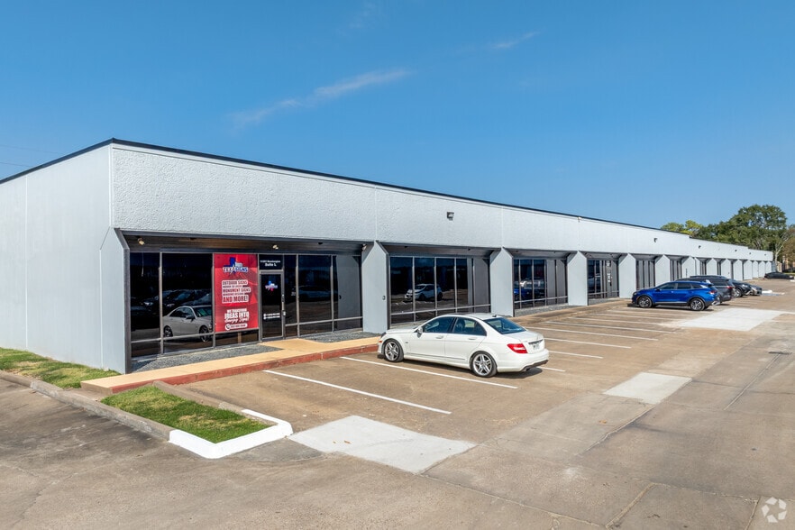 11381 Meadowglen Ln, Houston, TX for lease - Building Photo - Image 1 of 16