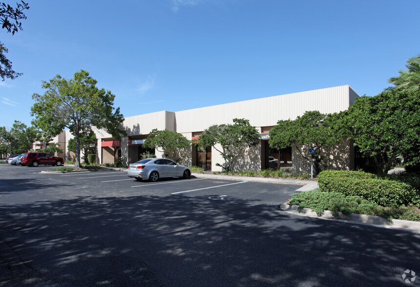 19241946 Dairy Rd, Melbourne, FL 32904