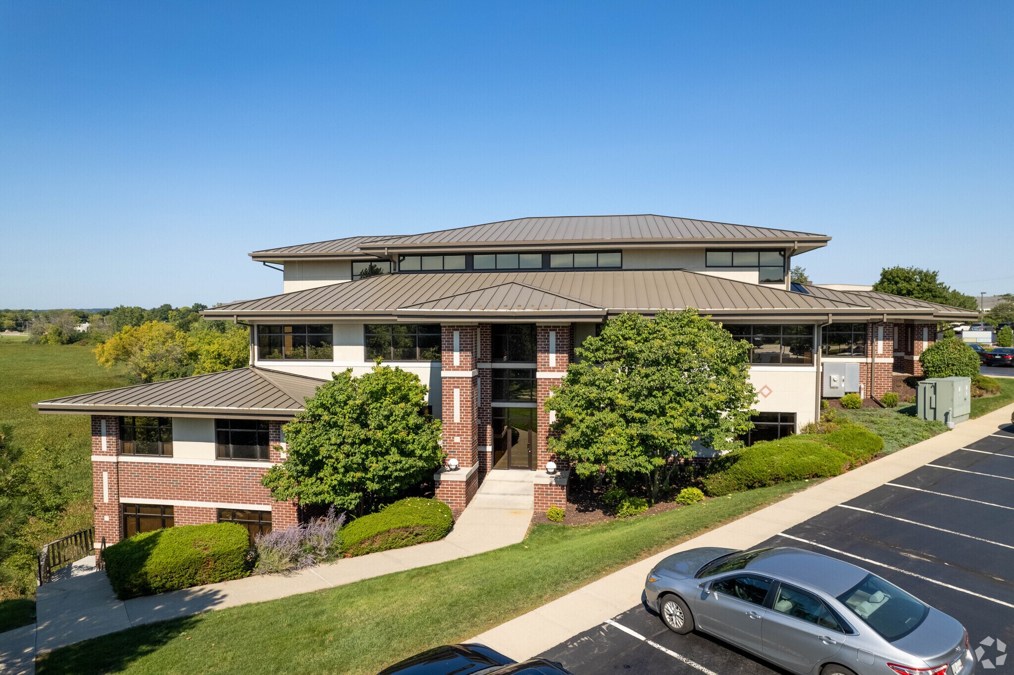1166 Quail Ct, Pewaukee, WI for lease Building Photo- Image 1 of 22