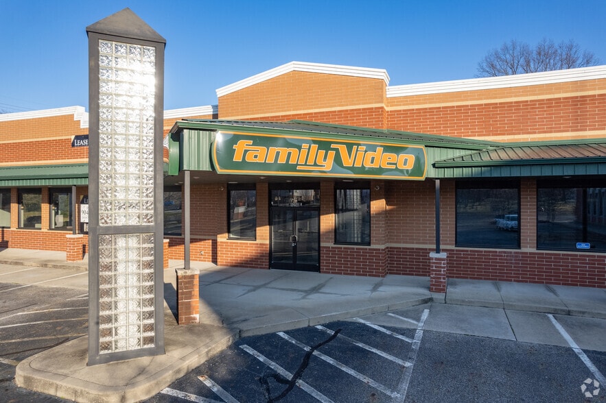 1250 Northmoreland Ave, Cuyahoga Falls, OH for lease - Building Photo - Image 2 of 6