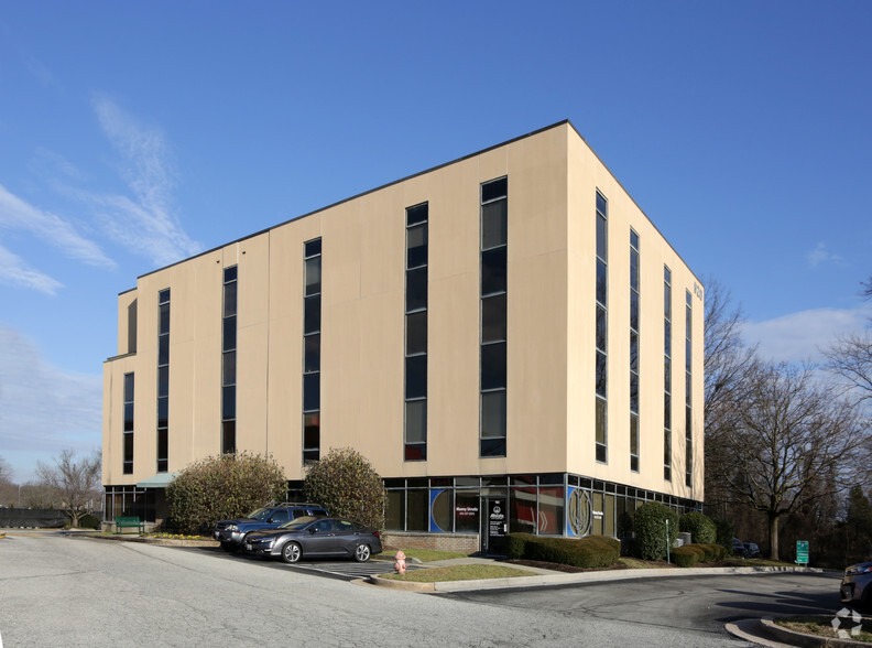 920 Providence Rd, Towson, MD for lease - Primary Photo - Image 1 of 5