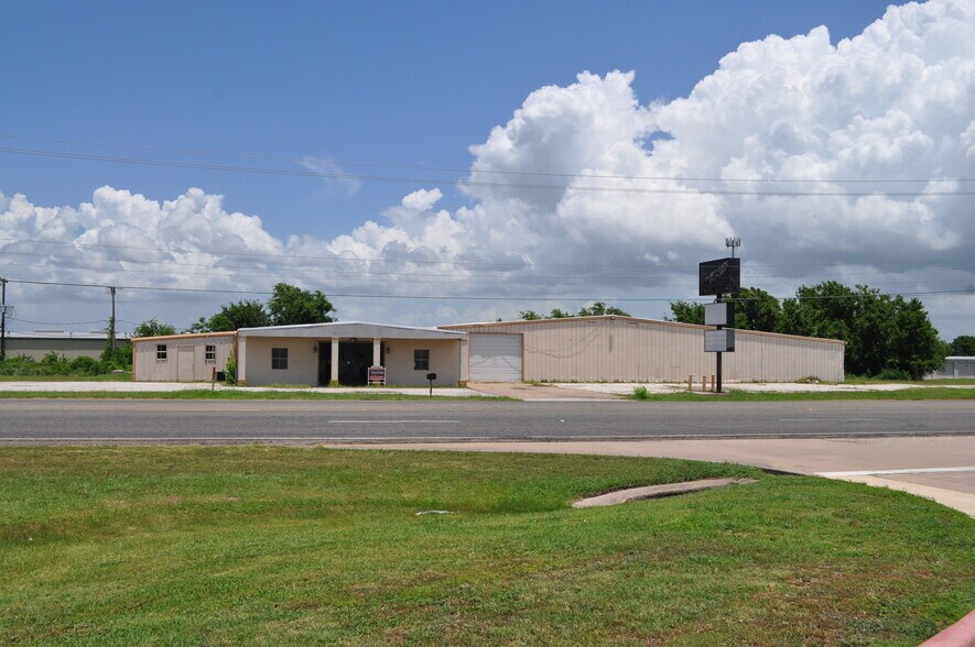 1501 S Blue Bell Rd, Brenham, TX for sale - Building Photo - Image 1 of 27