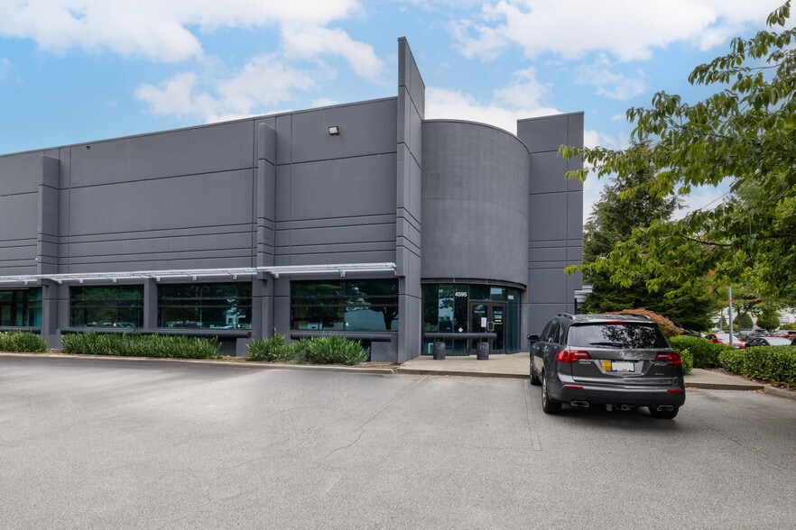 4595 Tillicum St, Burnaby, BC for lease - Building Photo - Image 2 of 7