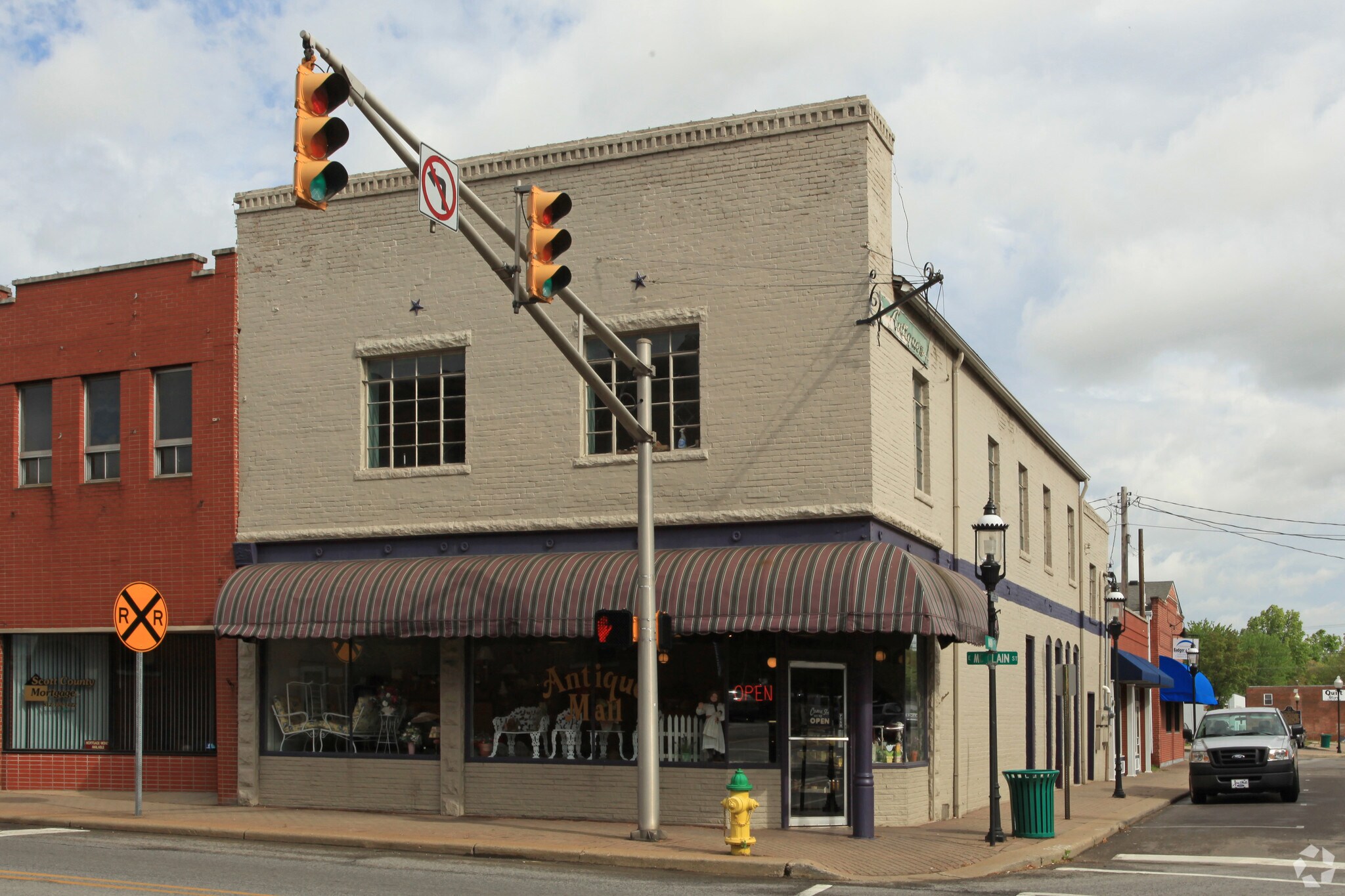 2 W McClain Ave, Scottsburg, IN for sale Primary Photo- Image 1 of 1