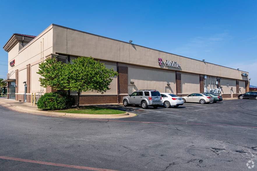 10902-10912 E 71st St, Tulsa, OK for lease - Building Photo - Image 2 of 2