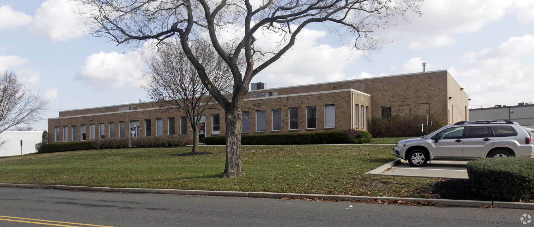 16 Roland Ave, Mount Laurel, NJ for sale Primary Photo- Image 1 of 1