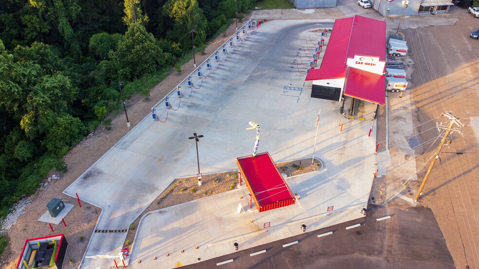 Patriot Express Car Wash Portfolio portfolio of 2 properties for sale on LoopNet.com - Building Photo - Image 1 of 16