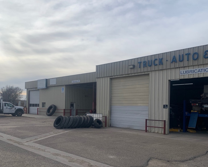 Guymon Tire Center and Convenience Store portfolio of 3 properties for sale on LoopNet.com - Interior Photo - Image 2 of 10