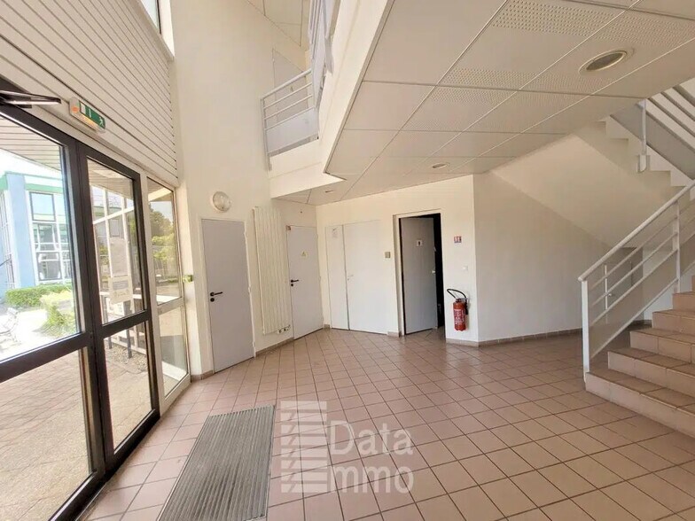 5 Rue Paul Henri Spaak, Saint-Thibault-des-Vignes for lease - Building Photo - Image 3 of 4