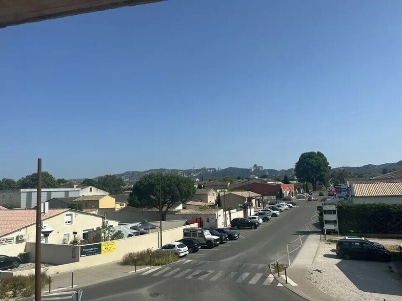 Office in Saint-Rémy-de-Provence for lease - Building Photo - Image 3 of 3