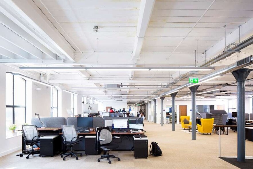 40 Linenhall St, Belfast for lease - Building Photo - Image 3 of 6