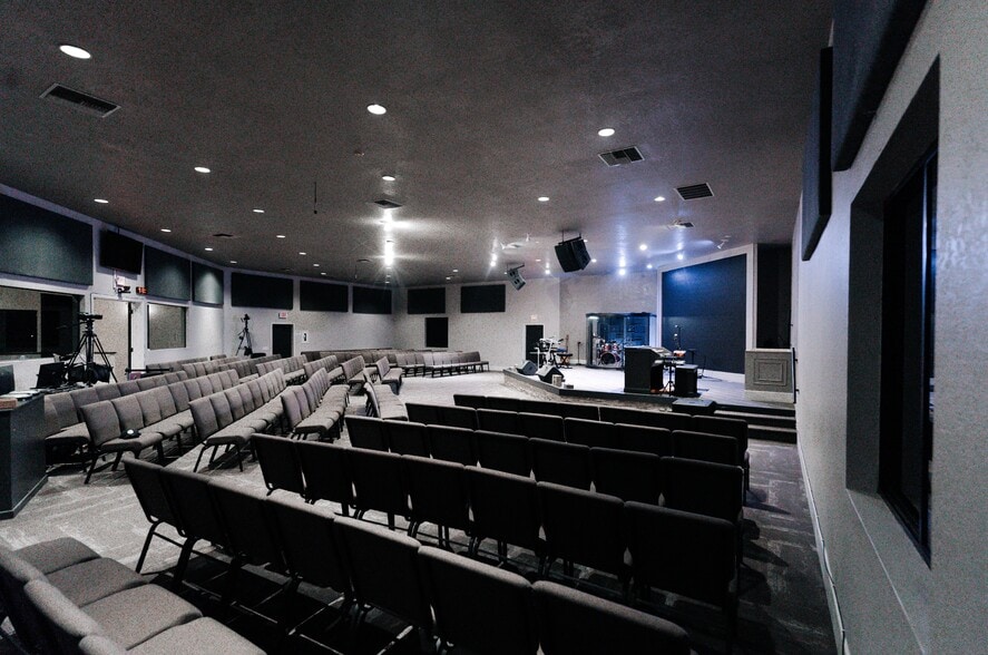 631 12th St, Imperial Beach, CA for lease - Interior Photo - Image 2 of 15