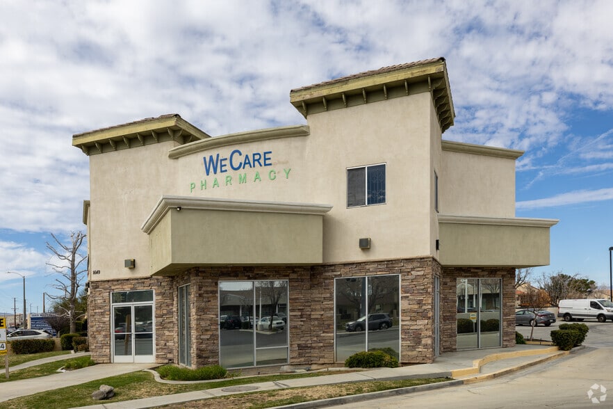 1647-1649 W Avenue J, Lancaster, CA for lease - Primary Photo - Image 1 of 11