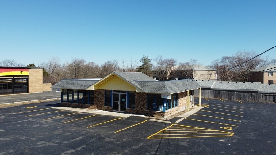 1124 N Milwaukee Ave, Libertyville, IL for lease - Building Photo - Image 3 of 17