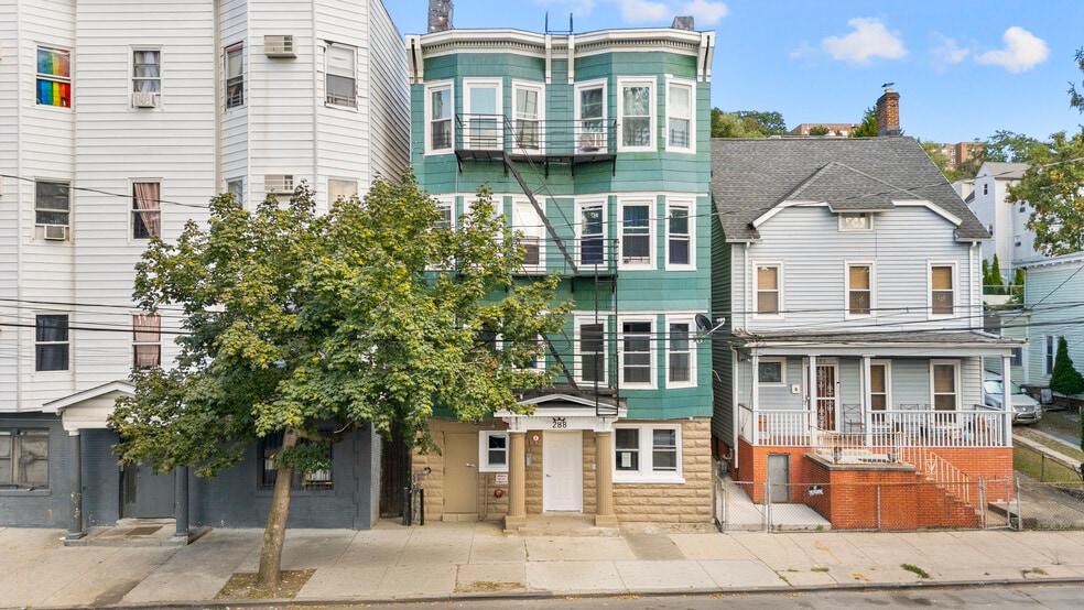 288 Woodworth Ave, Yonkers, NY for sale - Primary Photo - Image 1 of 14