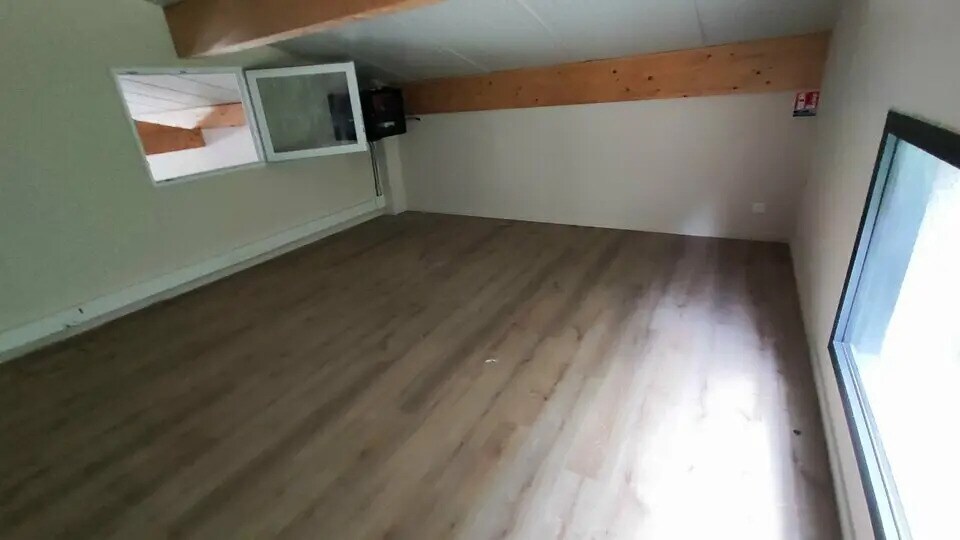 Flex in Villargondran for lease - Interior Photo - Image 2 of 4