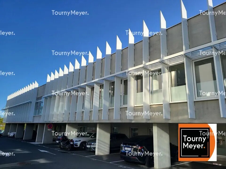 Office in Anglet for lease Building Photo- Image 1 of 8