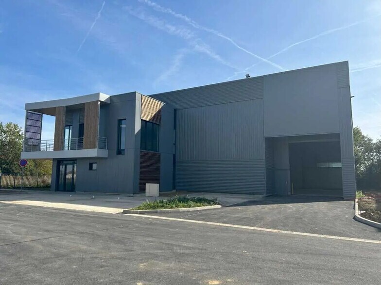Office in Chanteloup-en-Brie for lease - Building Photo - Image 2 of 11