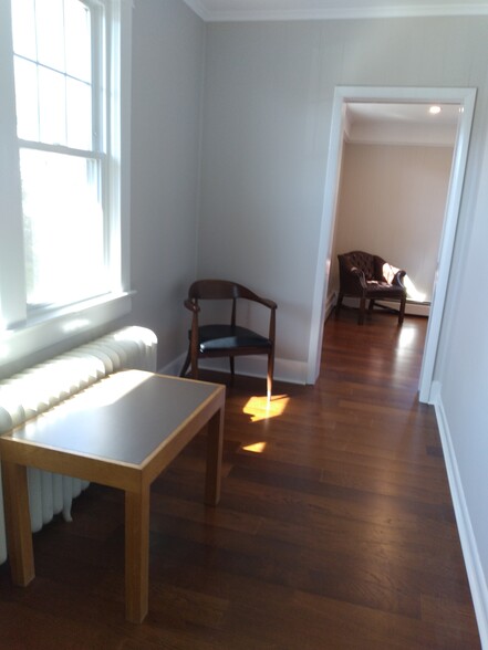 327 Irving Ave, Port Chester, NY for lease - Interior Photo - Image 2 of 6