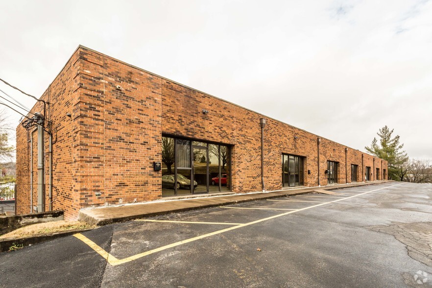 30 Crossland Ave, Clarksville, TN for lease - Primary Photo - Image 1 of 2