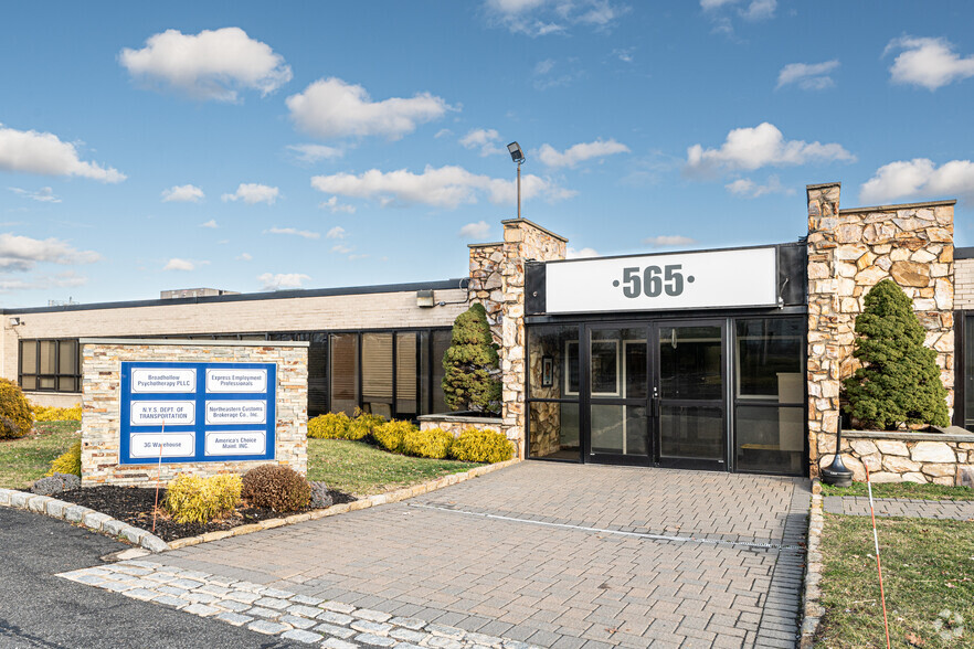 565 Broadhollow Rd, Farmingdale, NY for lease - Building Photo - Image 1 of 7