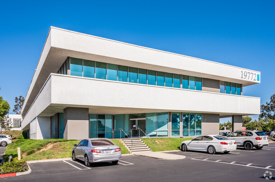 19772 MacArthur Blvd, Irvine, CA for lease - Building Photo - Image 1 of 29