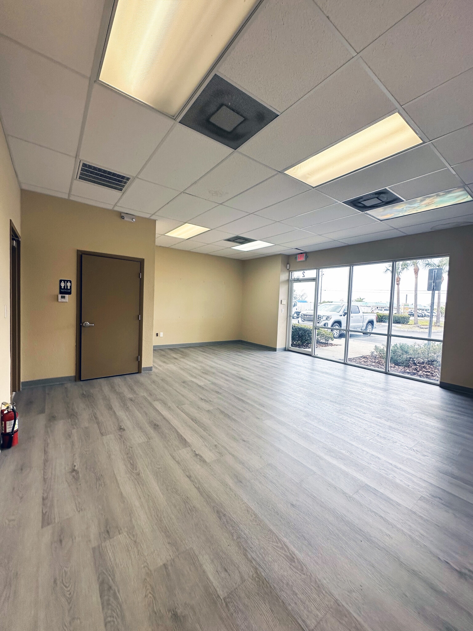16171 San Carlos Blvd, Fort Myers, FL for lease Interior Photo- Image 1 of 2