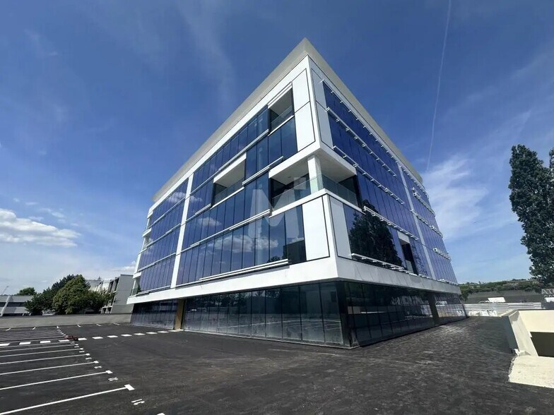 Office in Évry-Courcouronnes for lease - Building Photo - Image 3 of 12