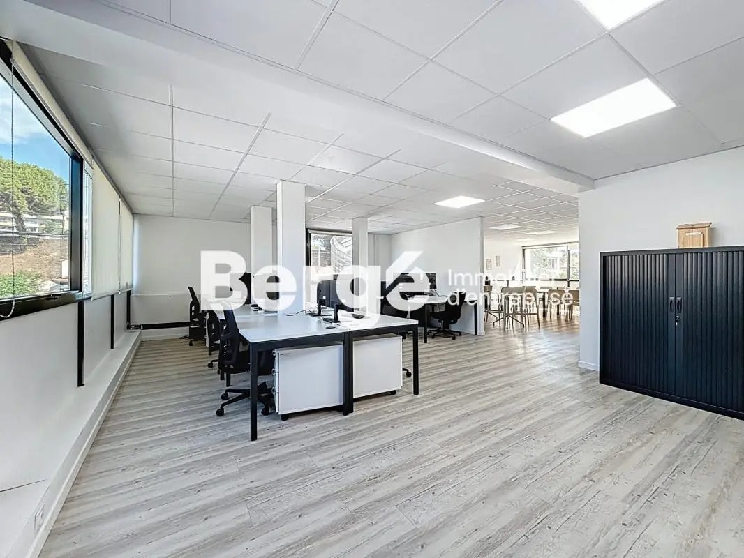 Office in Saint-Laurent-du-Var for lease Interior Photo- Image 1 of 19
