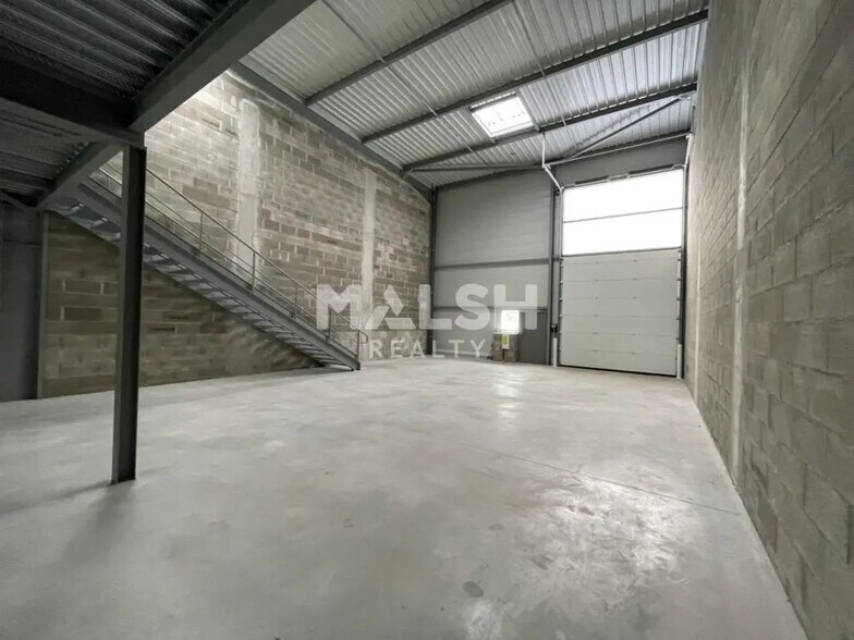 Flex in Saint-Genis-Laval for sale - Interior Photo - Image 3 of 12