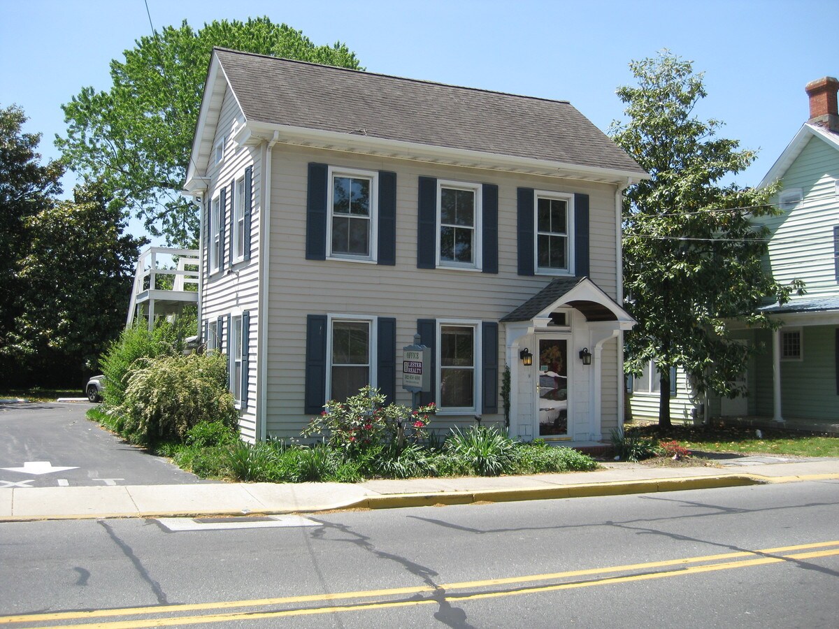 111 N Bedford St, DE 19947 Property Record