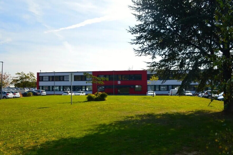 Office in Lanester for lease - Building Photo - Image 3 of 3