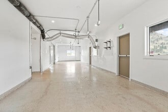78 Beaver Brook Canyon Rd, Evergreen, CO for lease Interior Photo- Image 2 of 8