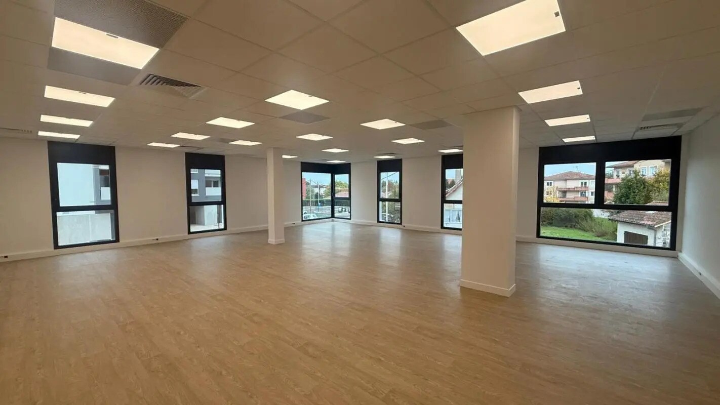 Flex in Péronnas for lease Interior Photo- Image 1 of 4