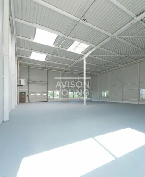 Flex in Le Blanc-Mesnil for lease - Interior Photo - Image 2 of 9