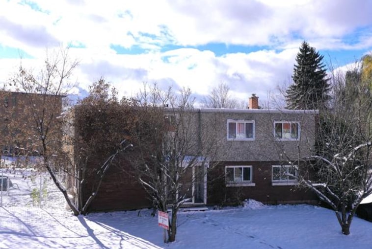 295 Rue Kennedy N, Sherbrooke, QC for sale Primary Photo- Image 1 of 1