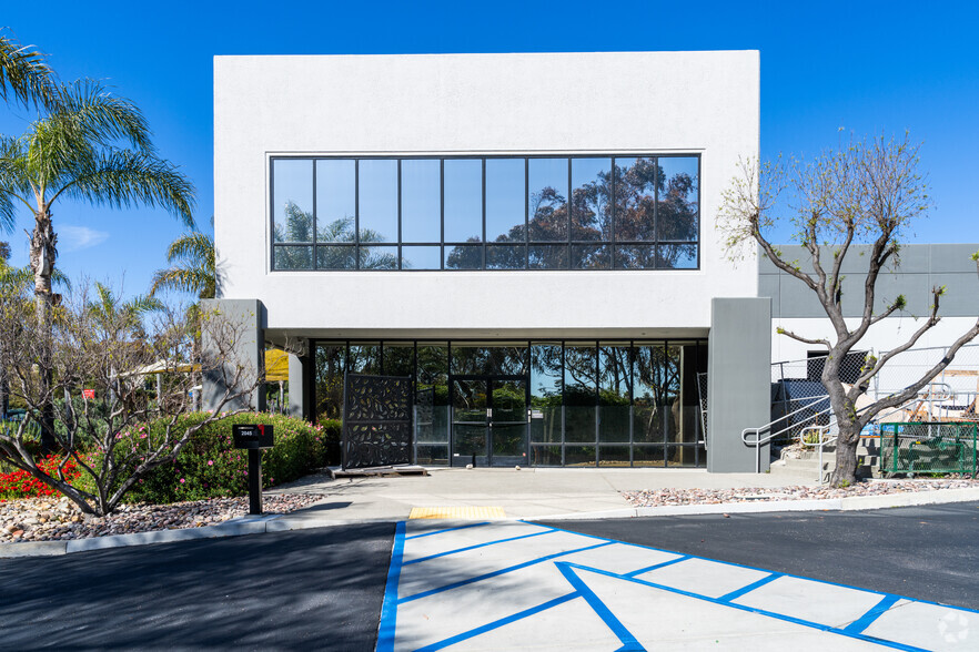 2045 Corte Del Nogal, Carlsbad, CA for lease - Building Photo - Image 3 of 7